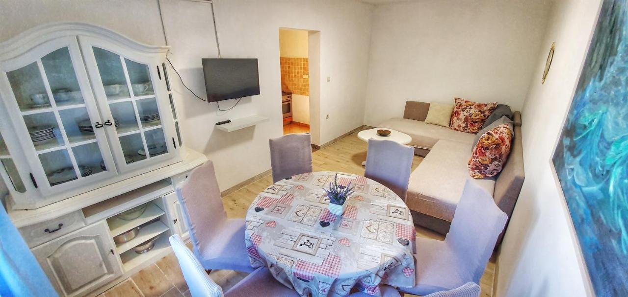 Apartmani Maja Kanica 罗戈兹尼察 外观 照片